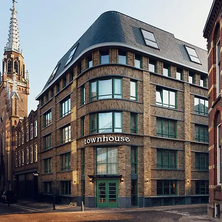 Townhouse Hotel 4*